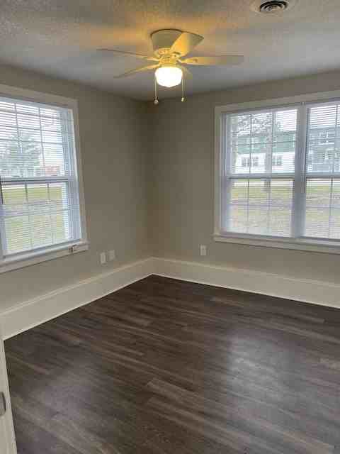 1320 Yakel St - Photo 3 of 8