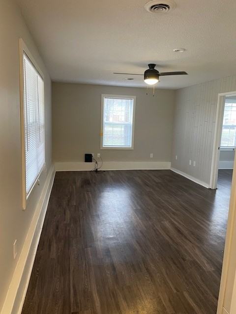 1320 Yakel St - Photo 2 of 8