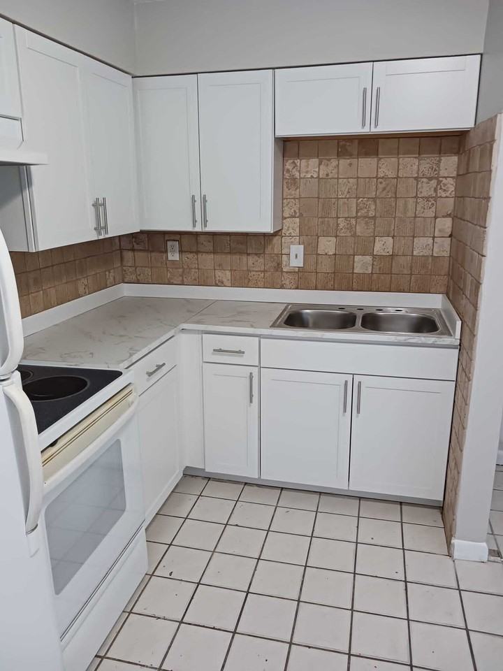 5552 5554 8Th Ave #5554 - Photo 3 of 11