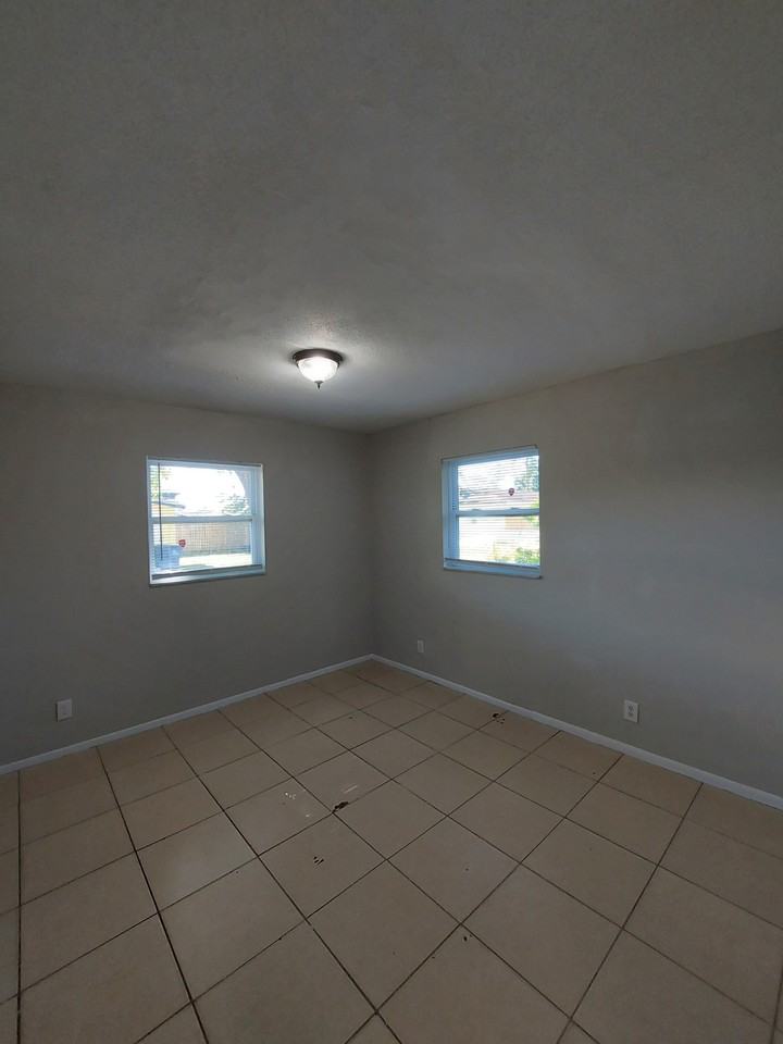 5552 5554 8Th Ave #5554 - Photo 2 of 11