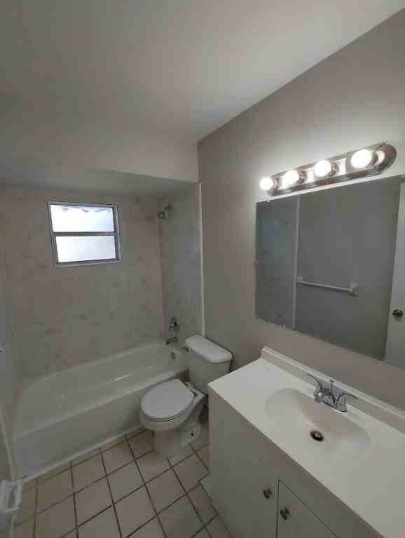 5552 5554 8Th Ave #5554 - Photo 3 of 11