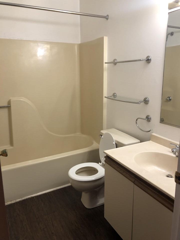 124 Pickwick Pl #1 - Photo 5 of 13