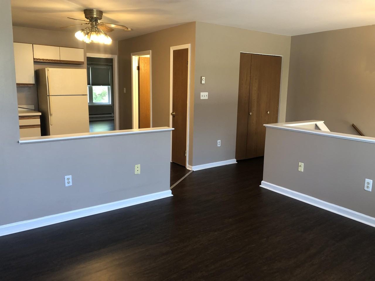 124 Pickwick Pl #1 - Photo 3 of 13