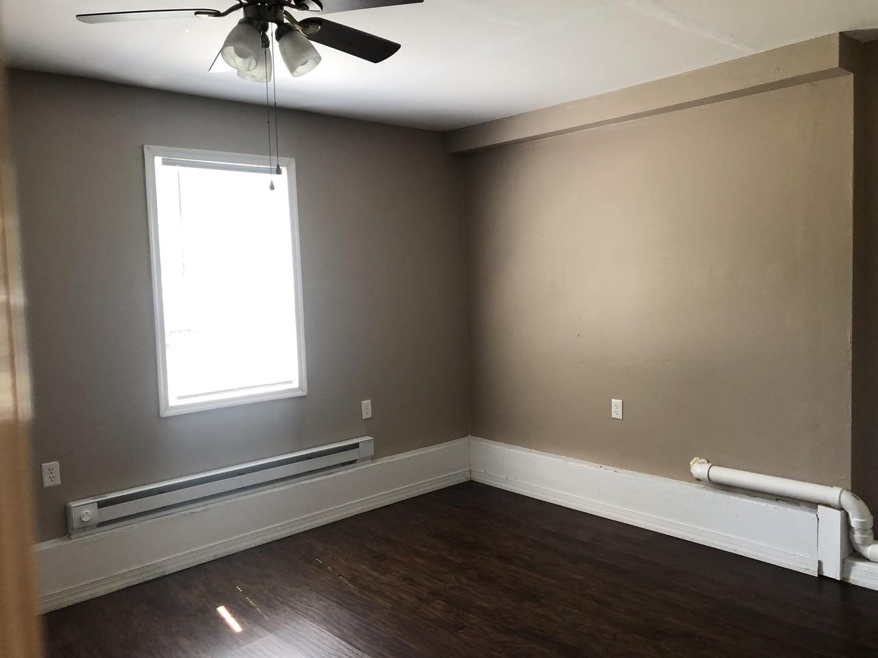 124 Pickwick Pl #1 - Photo 3 of 13