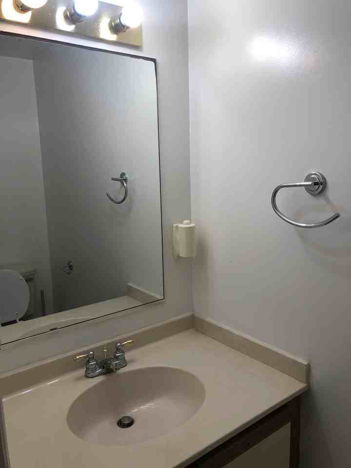 124 Pickwick Pl #1 - Photo 7 of 13