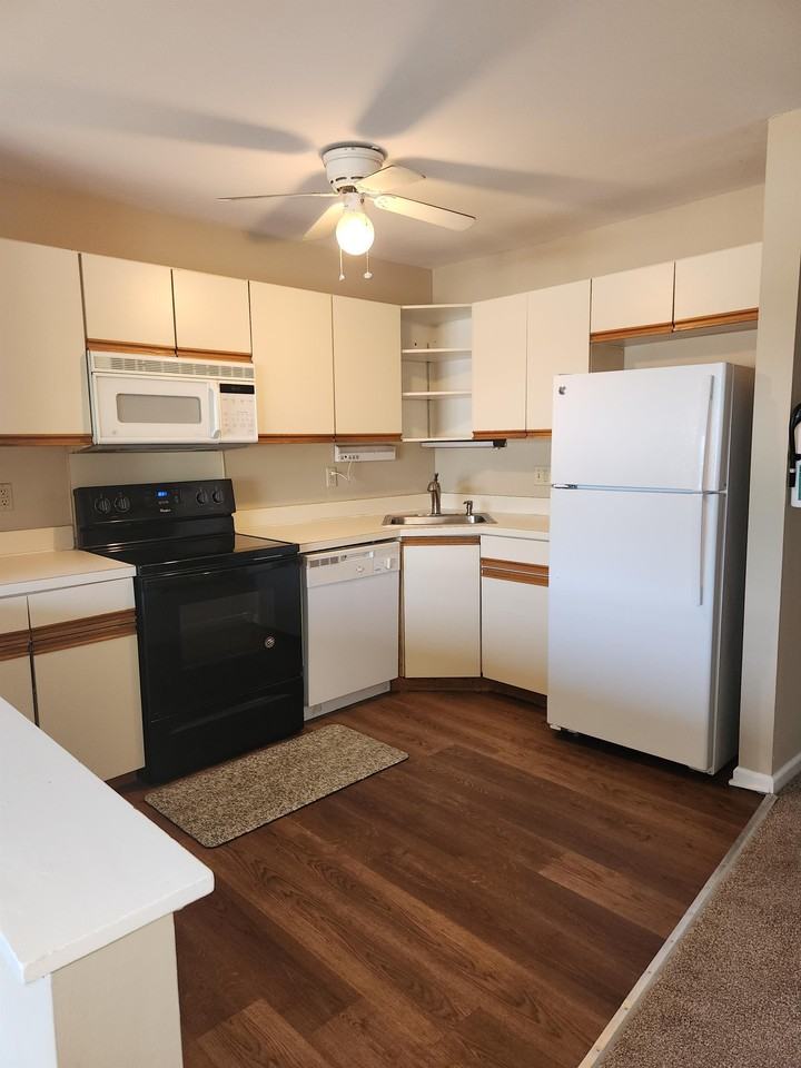 101 Pickwick Pl #1 - Photo 2 of 10