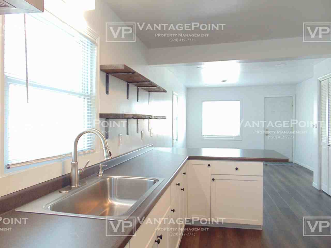 2132 Crary St - Photo 2 of 13