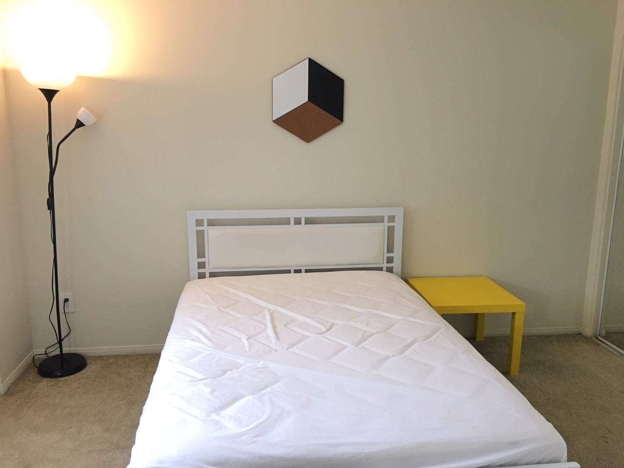 1561 S Barrington Ave - Photo 3 of 5