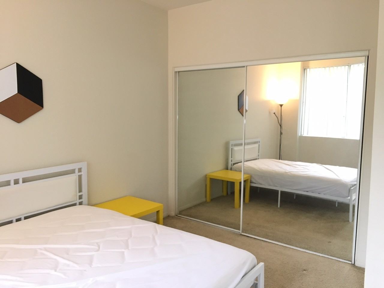 1561 S Barrington Ave - Photo 2 of 5