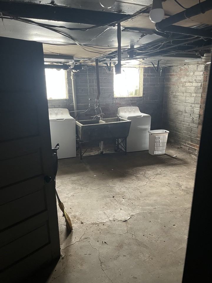 136 Westminster Ave #2 - Photo 3 of 26