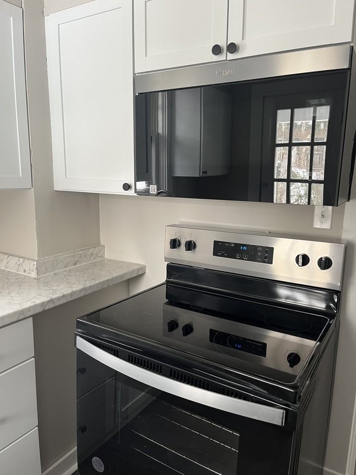 136 Westminster Ave #2 - Photo 5 of 26