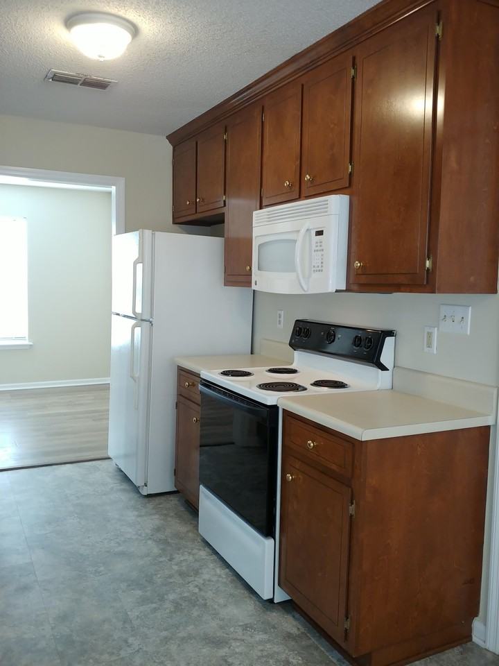 105 Indianola Ct - Photo 2 of 11