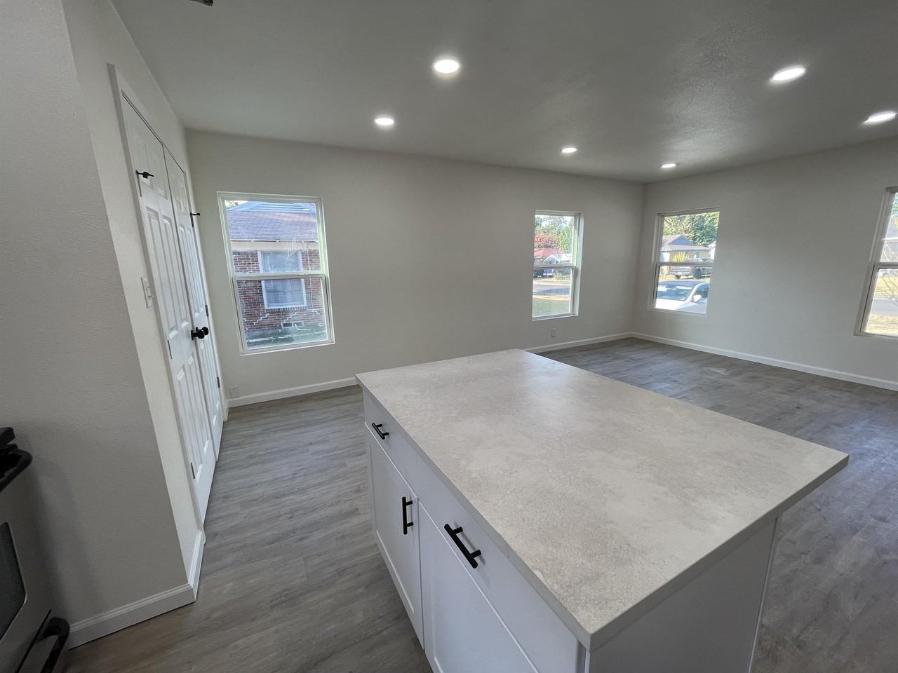 10317 Andover Dr - Photo 2 of 16