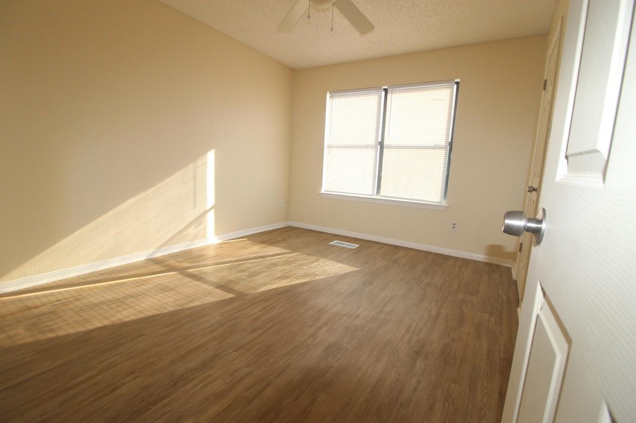 4804 Rainbow Cir #C - Photo 6 of 17