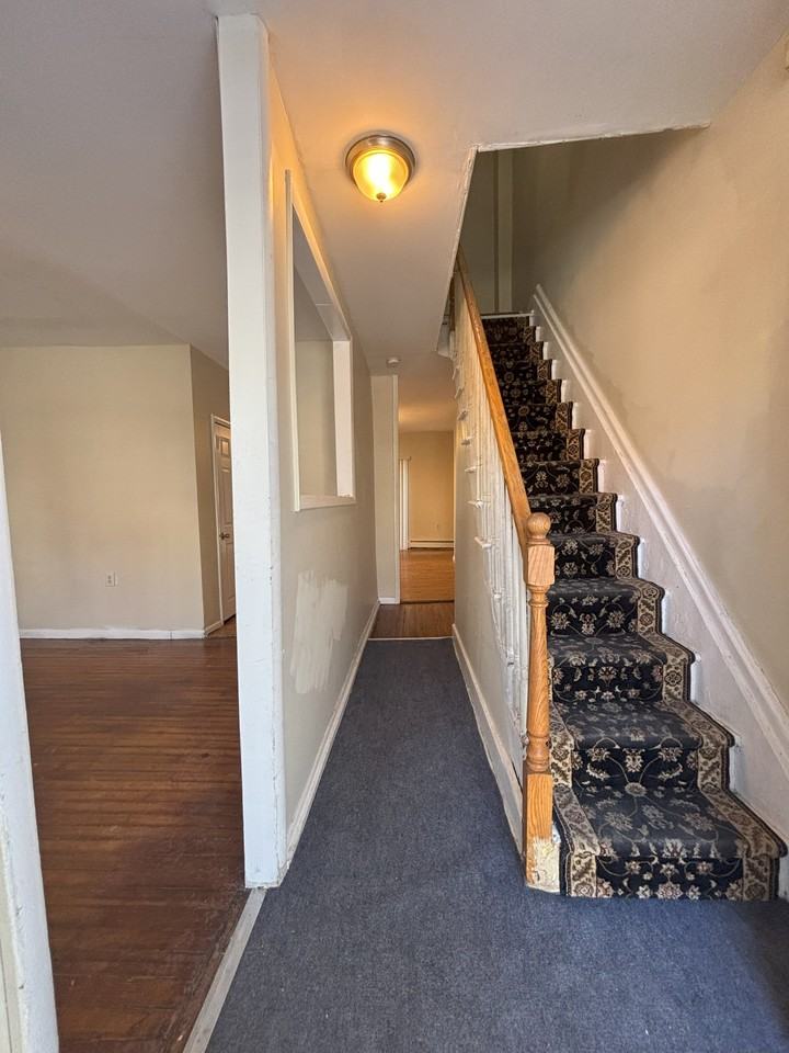 256 Ontario St - Photo 5 of 17