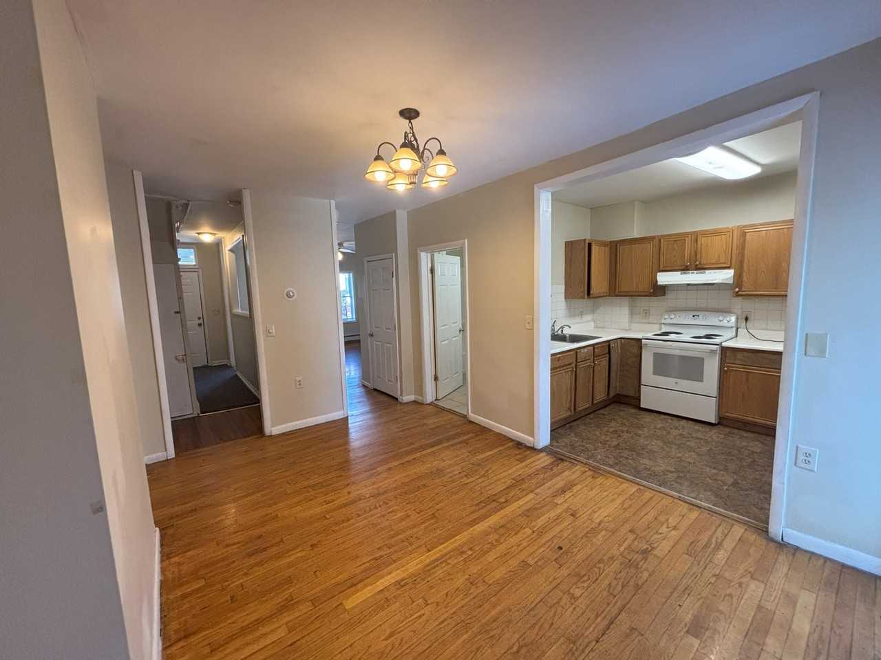 256 Ontario St - Photo 5 of 17