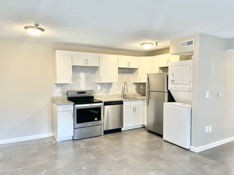 1002 Parkvale Court - Photo 6 of 9