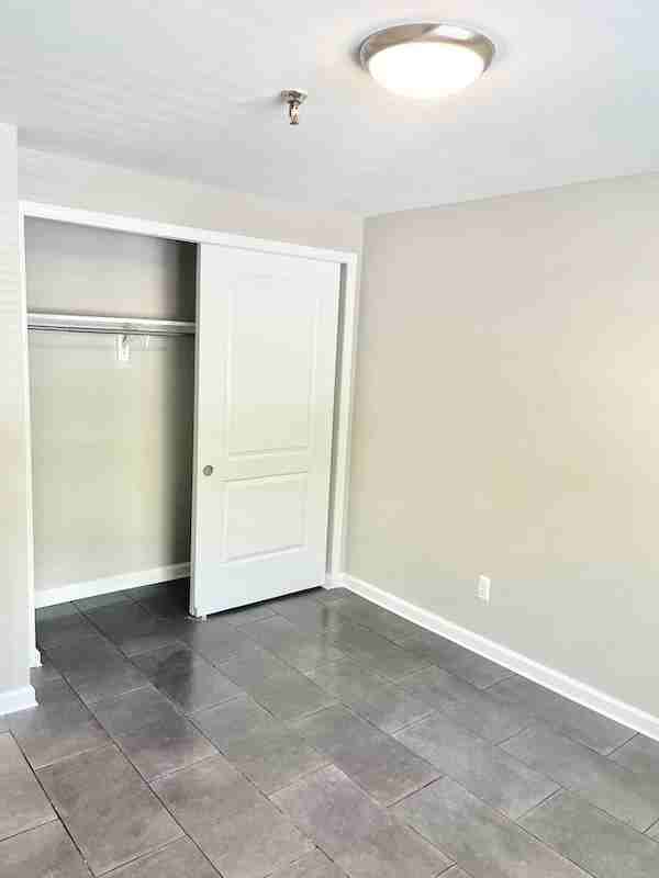 1002 Parkvale Court - Photo 5 of 9