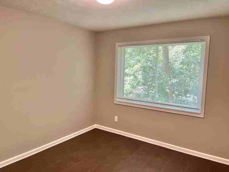 1002 Parkvale Court - Photo 7 of 9