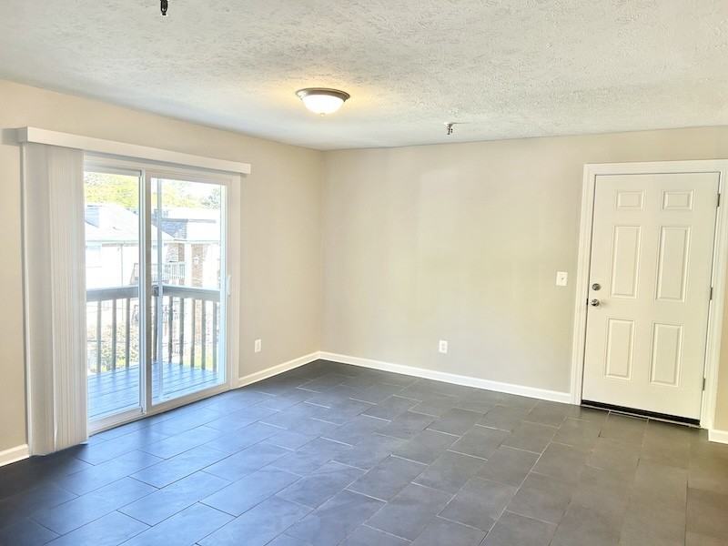 1002 Parkvale Court - Photo 4 of 9