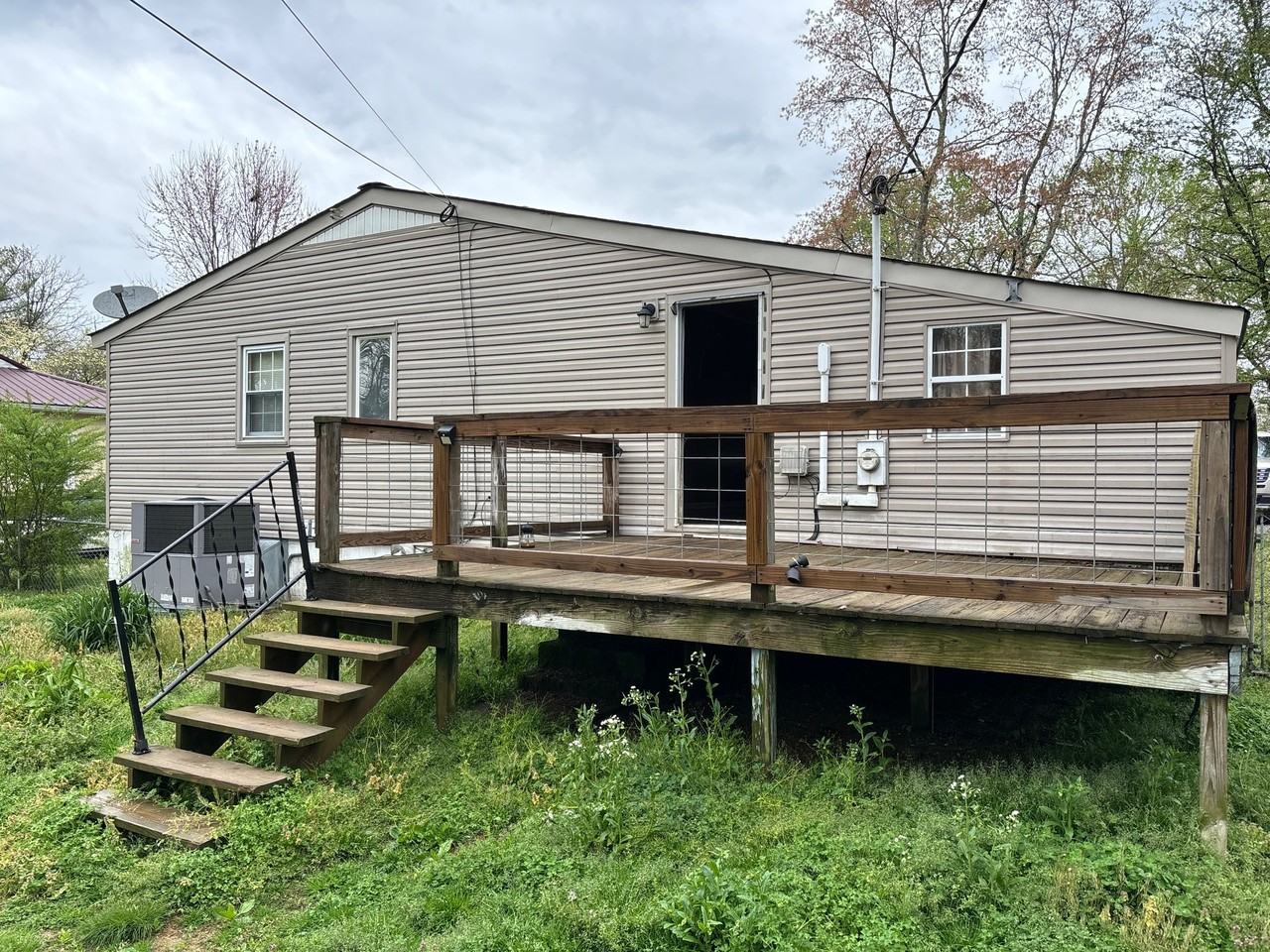 206 Wesley St - Photo 5 of 11