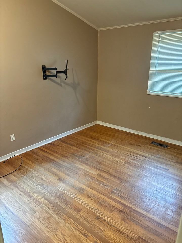 206 Wesley St - Photo 2 of 11