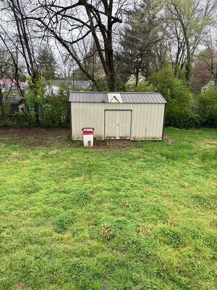206 Wesley St - Photo 3 of 11