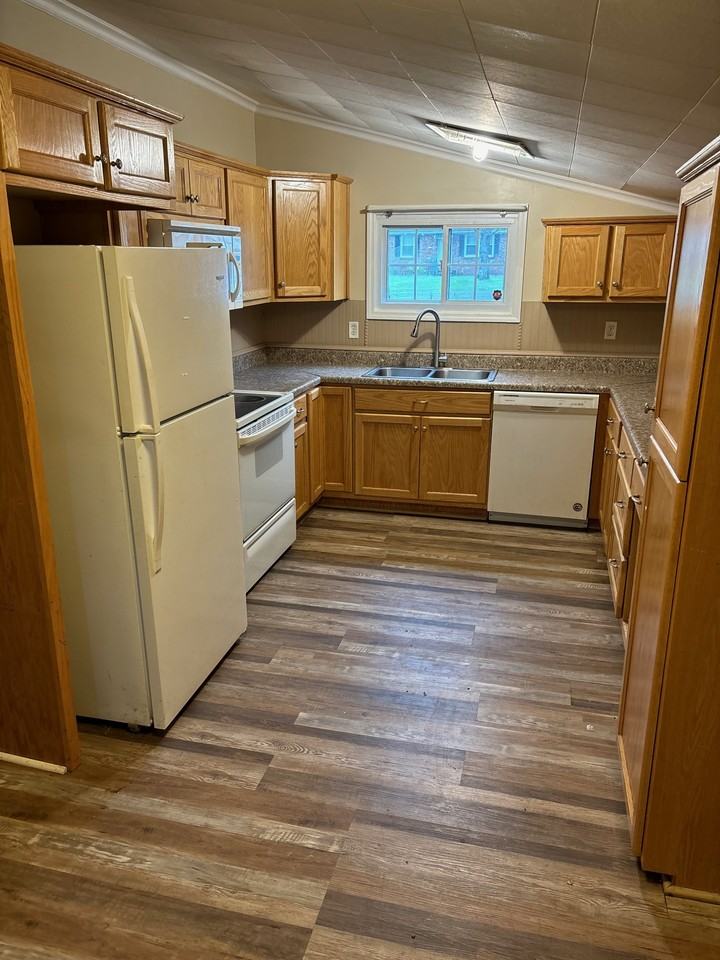 206 Wesley St - Photo 6 of 11