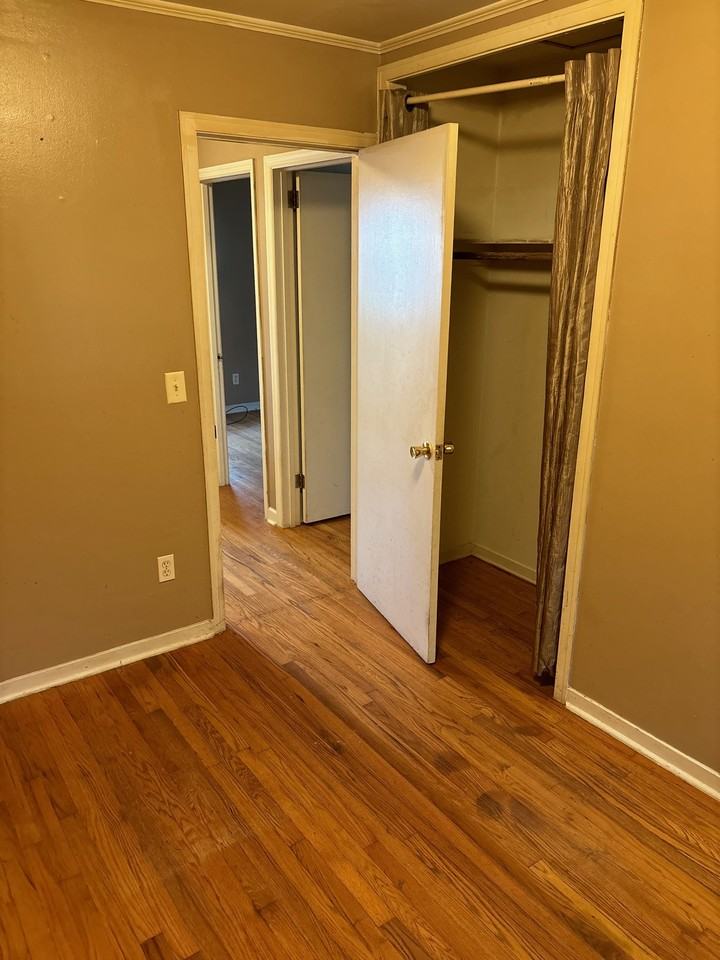 206 Wesley St - Photo 4 of 11