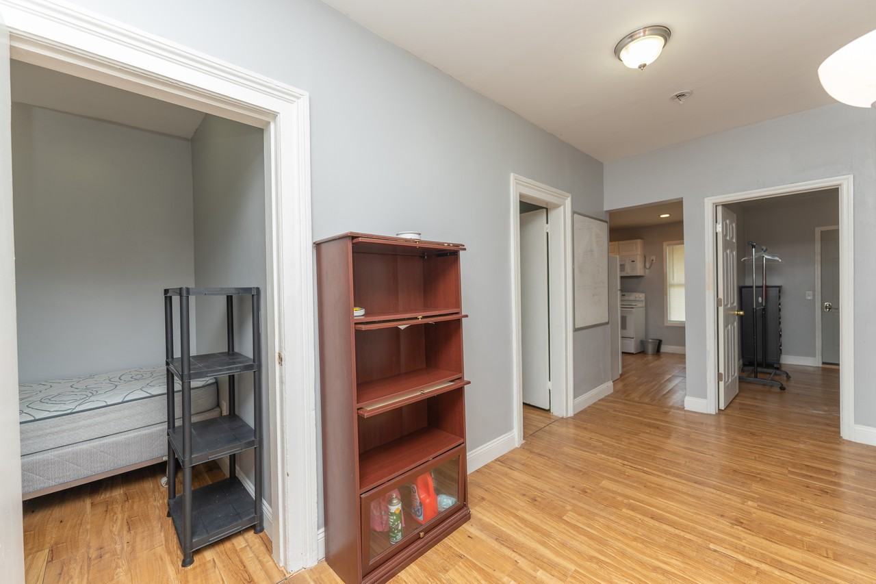 51 13th St #2 - Photo 4 of 10