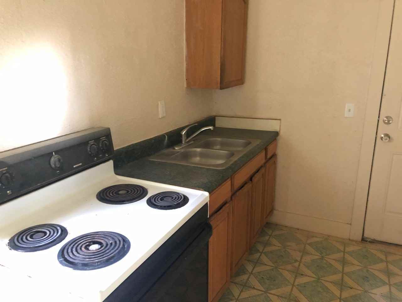 1104 W 24th St - Photo 5 of 14