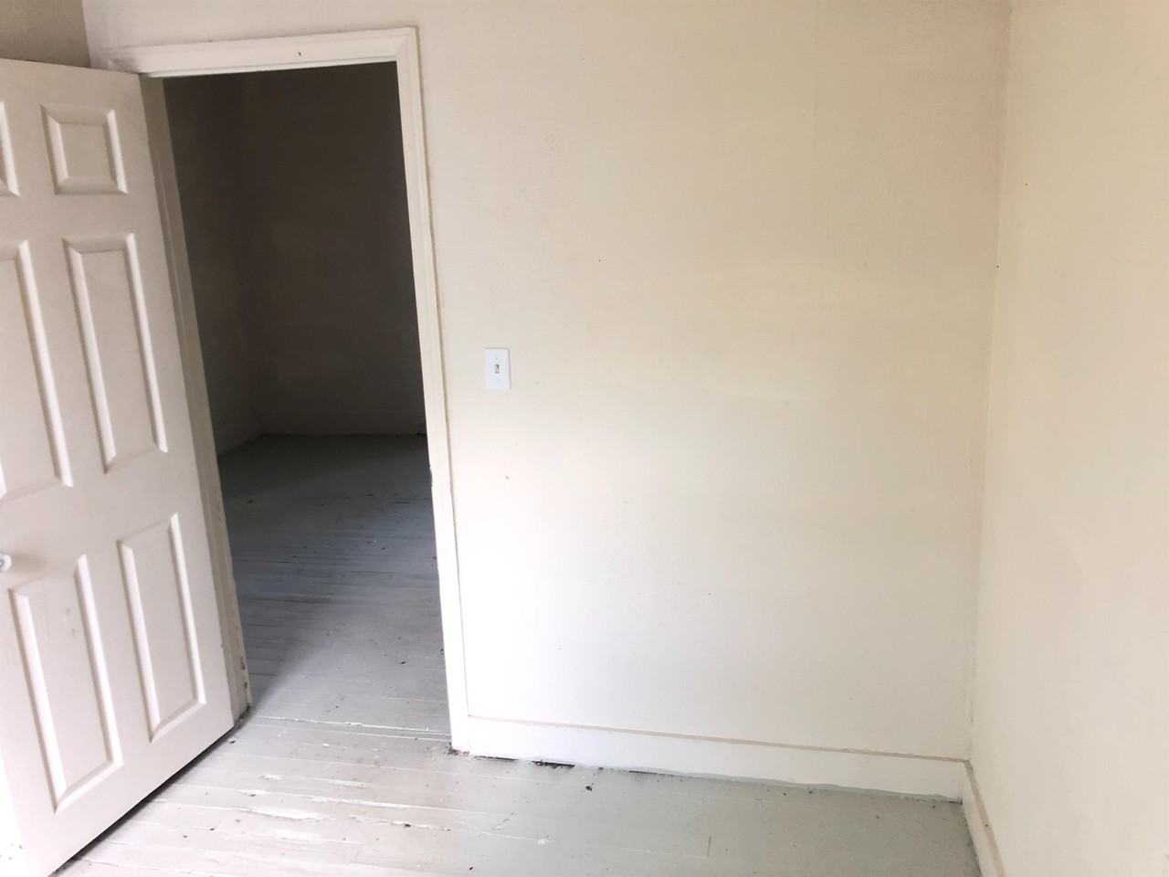 1104 W 24th St - Photo 2 of 7