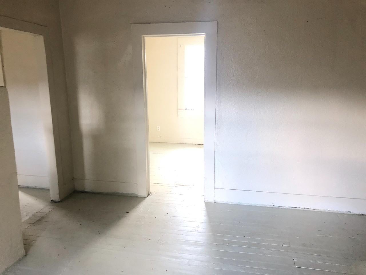 1104 W 24th St - Photo 3 of 7