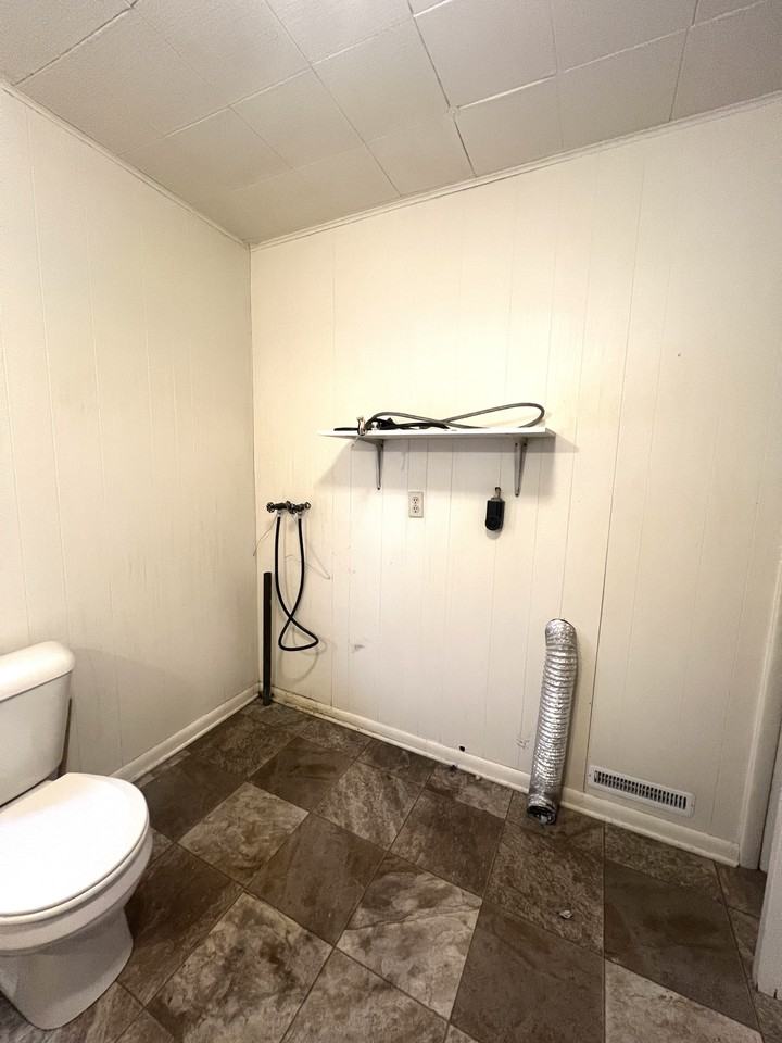 167 1/2 North St - Photo 3 of 8