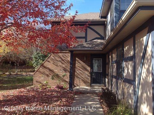 3310 Abbey Cir - Photo 3 of 33