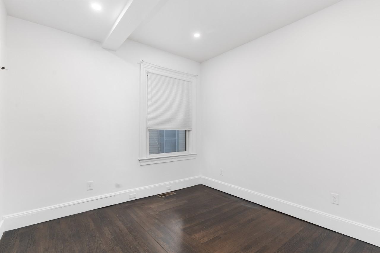 8 Barnes St #1 - Photo 5 of 14