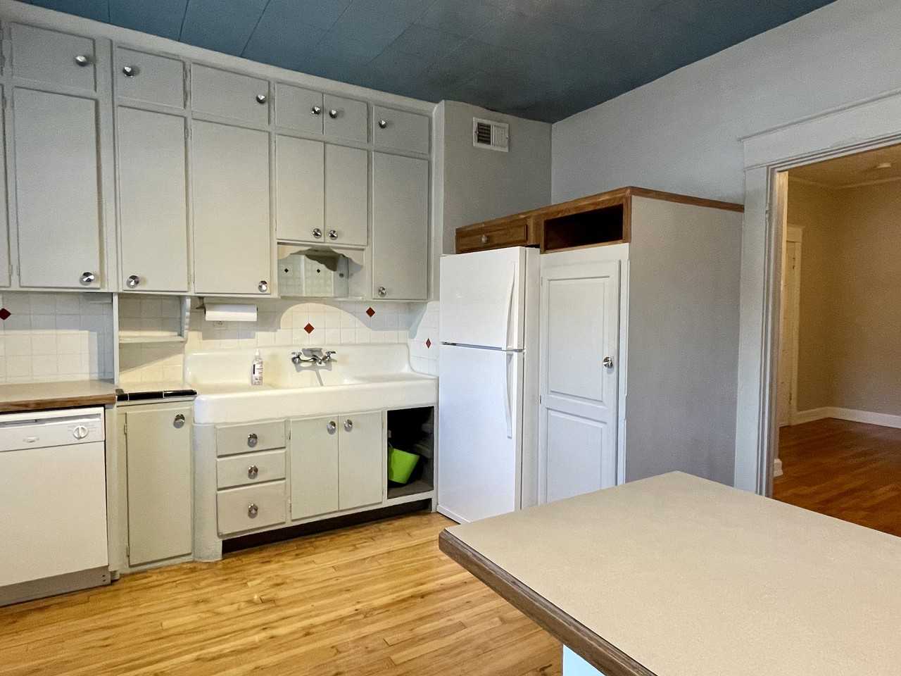 1031 East 5th Street #2E - Photo 3 of 16