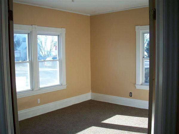 2517 Division St - Photo 3 of 8