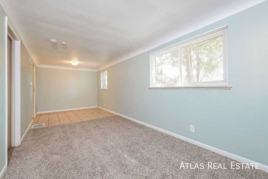 2710 Grove St - Photo 2 of 12