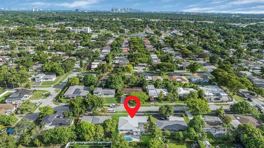 45 Ne 124th Ter - Photo 2 of 24