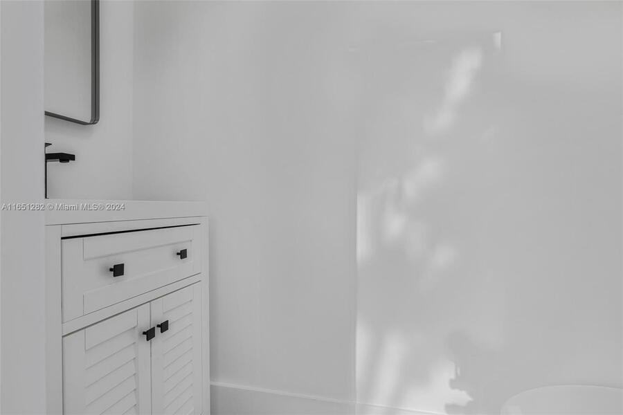 45 Ne 124th Ter - Photo 3 of 24