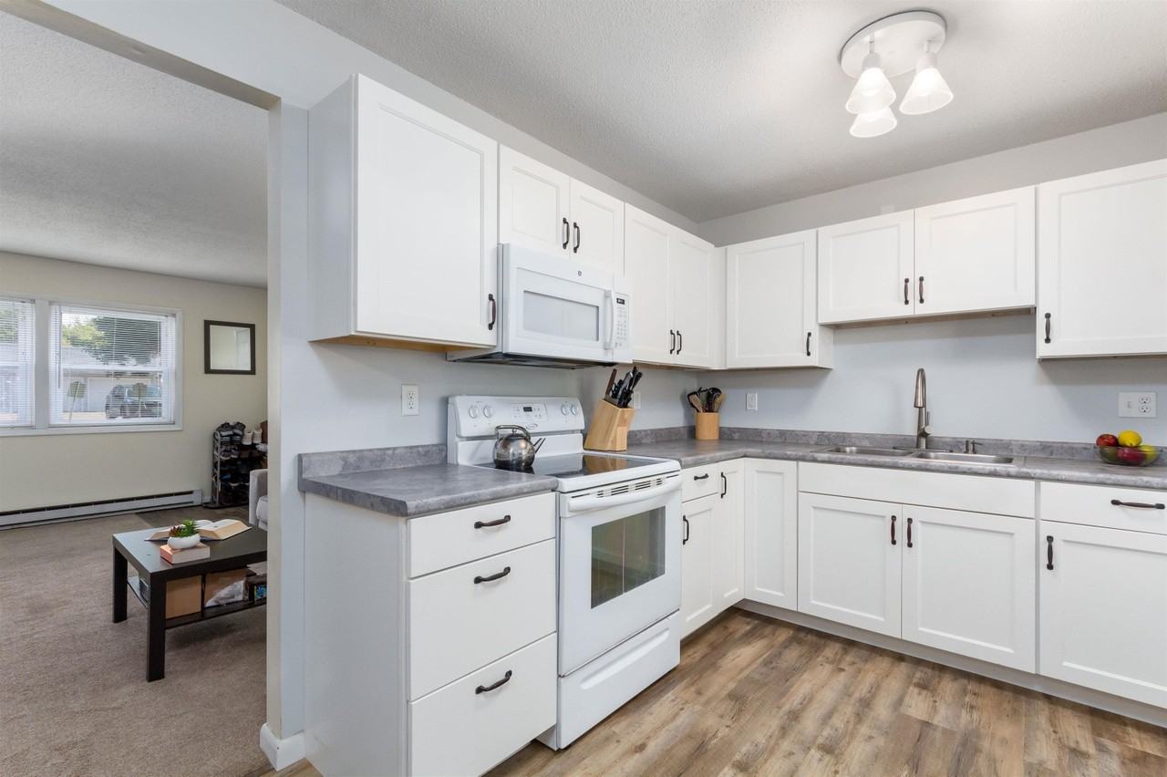 115 Sherwood Sq - Photo 3 of 7