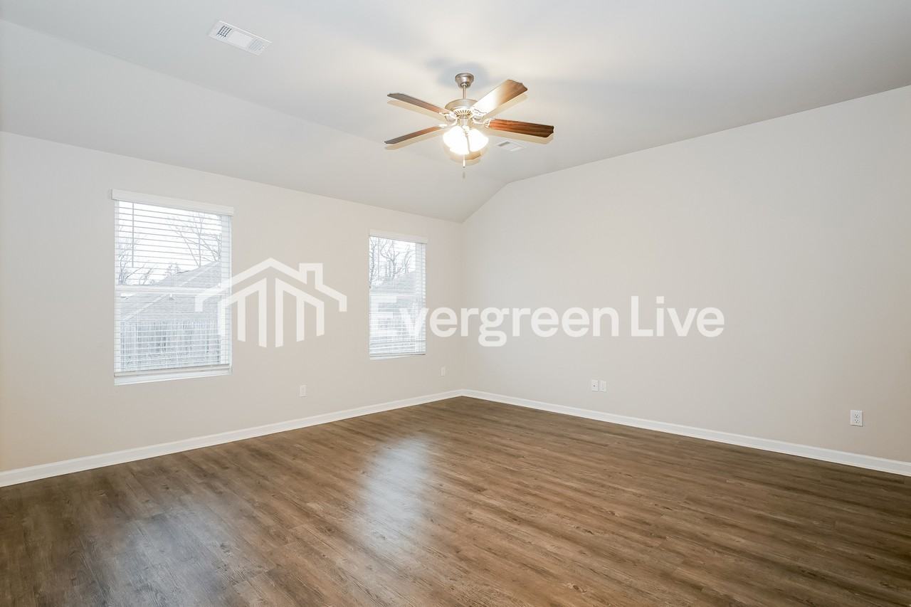16370 Creek Dr - Photo 2 of 15