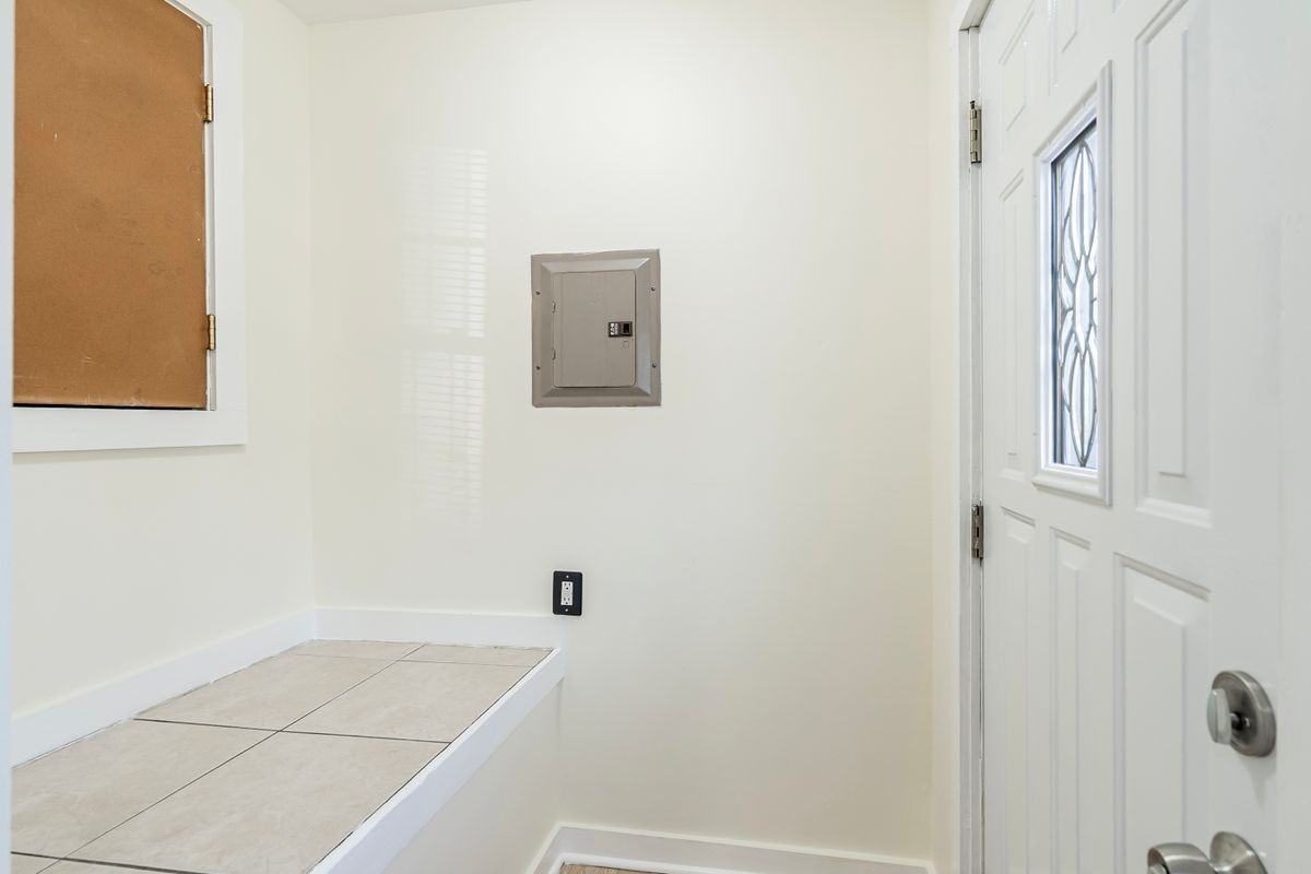 218 Grant Ave - Photo 2 of 17