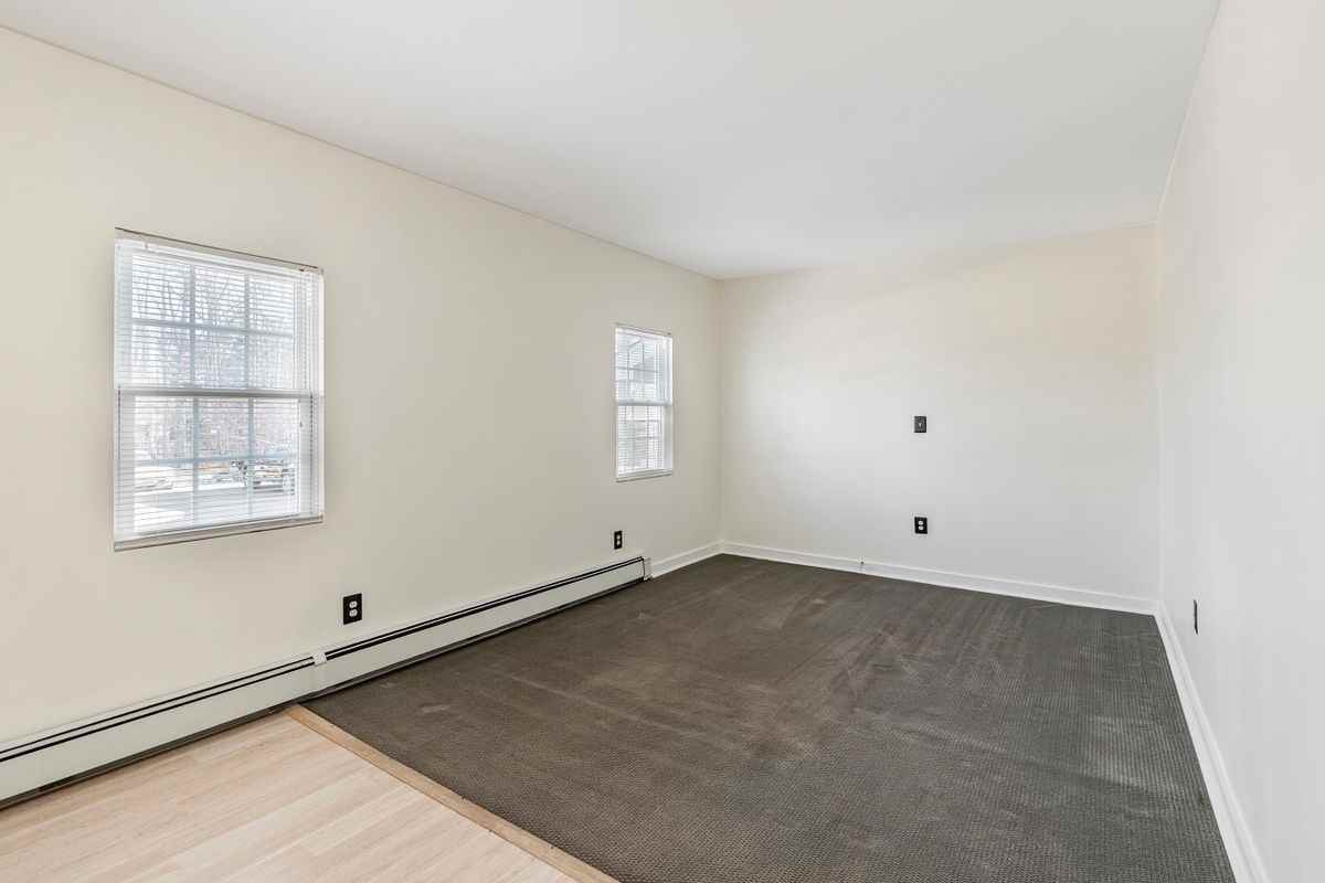 218 Grant Ave - Photo 3 of 17