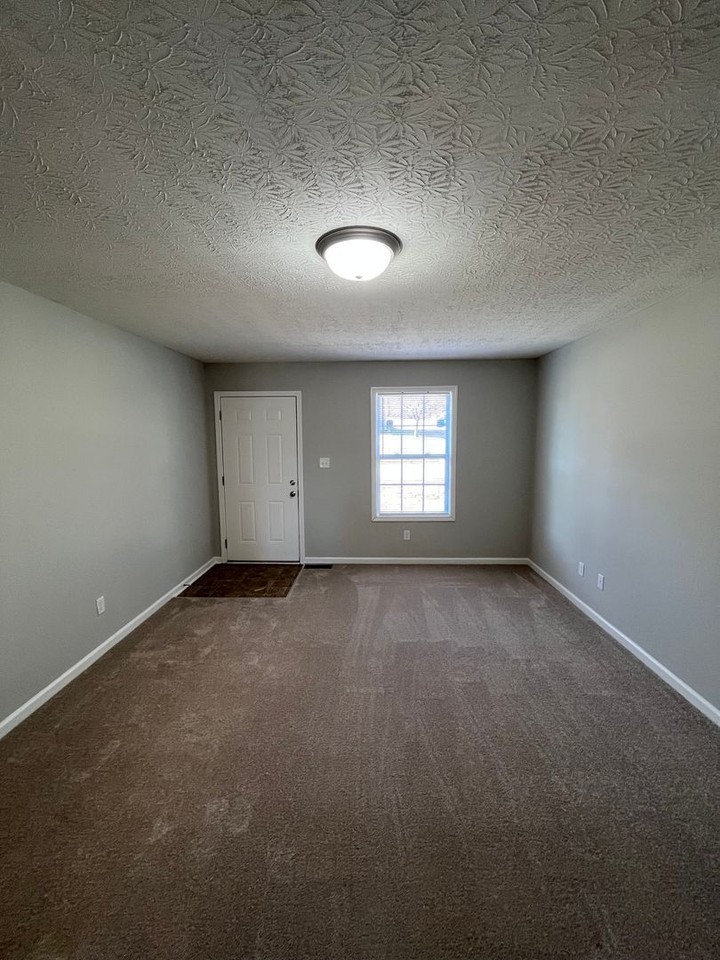 362 Upper Stone Ave - Photo 2 of 18