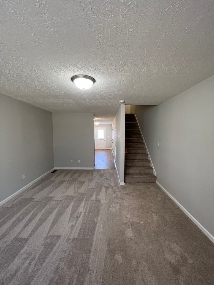 362 Upper Stone Ave - Photo 3 of 18