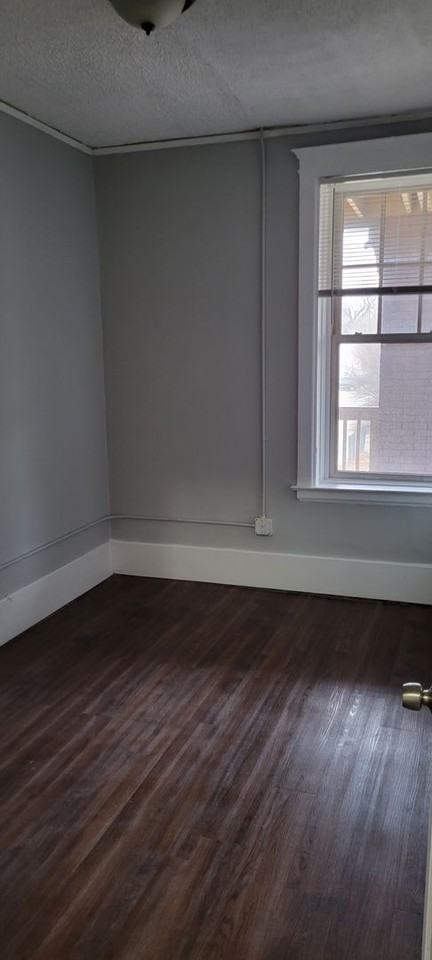 The Willis - Photo 3 of 17