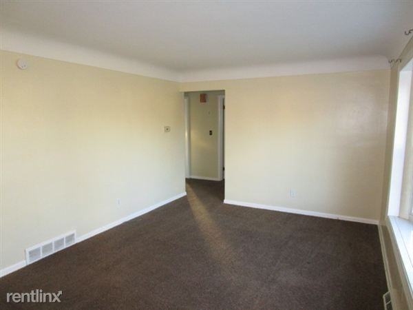 8493 Chesterfield Dr - Photo 2 of 11