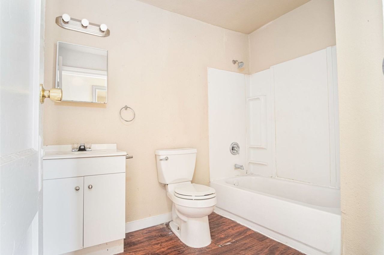 928 Poinsettia - Photo 6 of 11